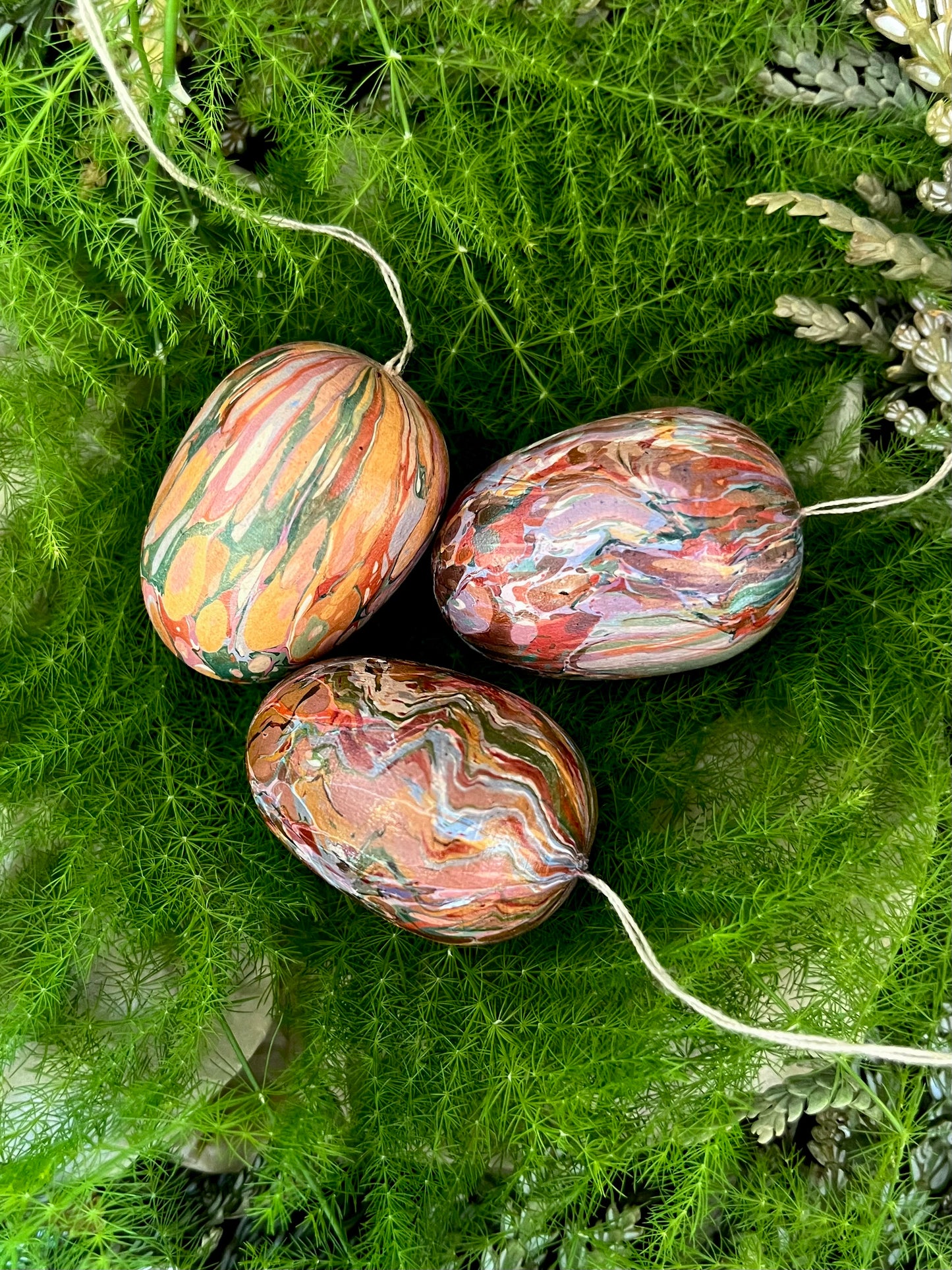 MARBLED WOODEN EGGS