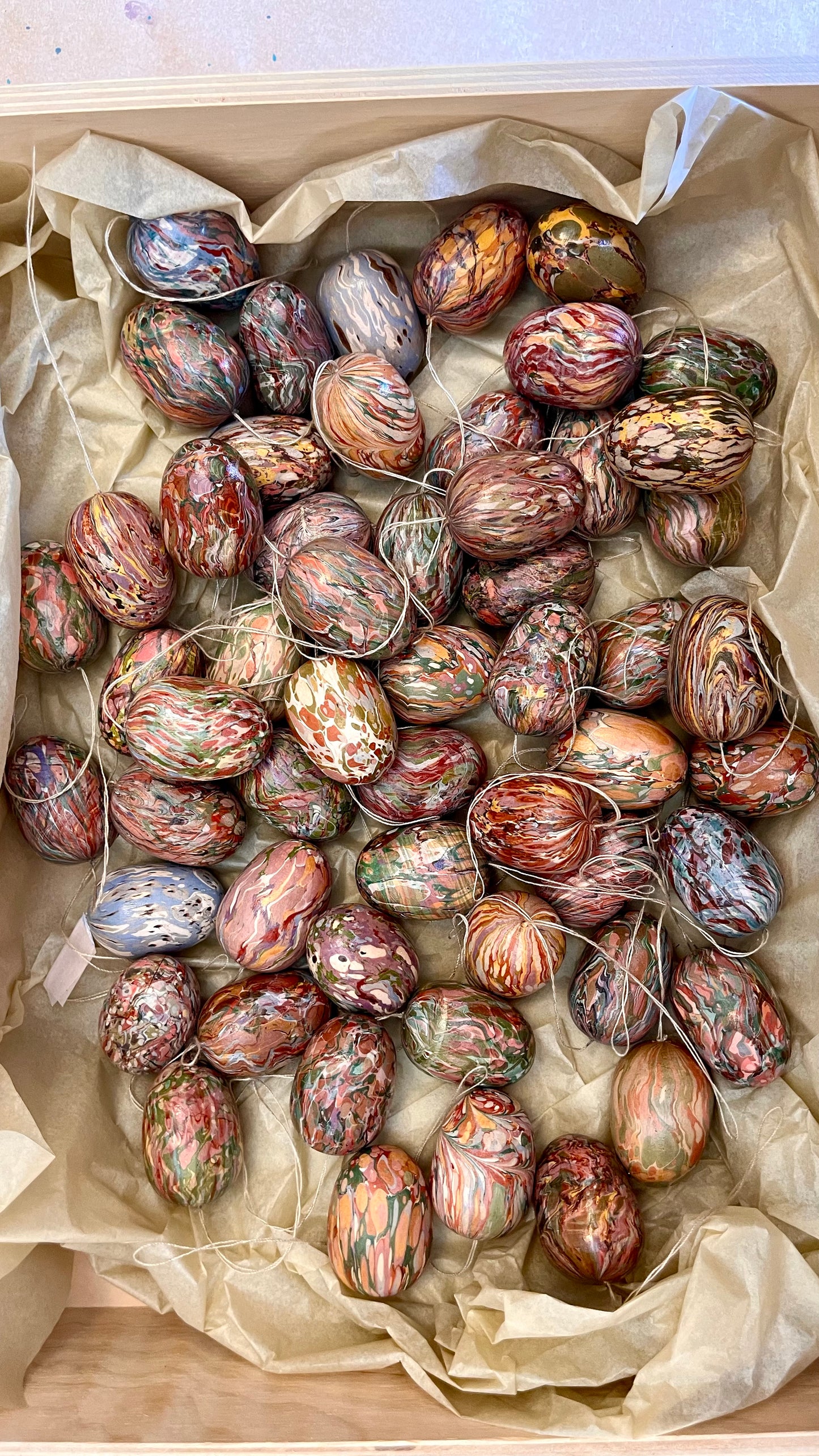 MARBLED WOODEN EGGS