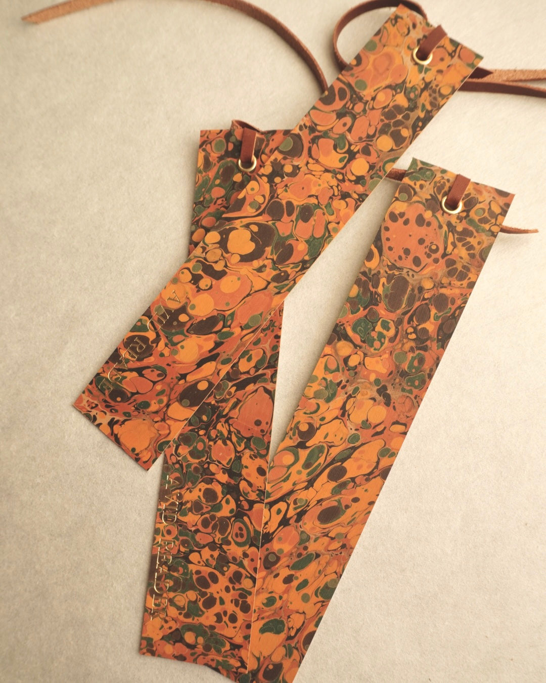 BOOKMARK | marbled leather