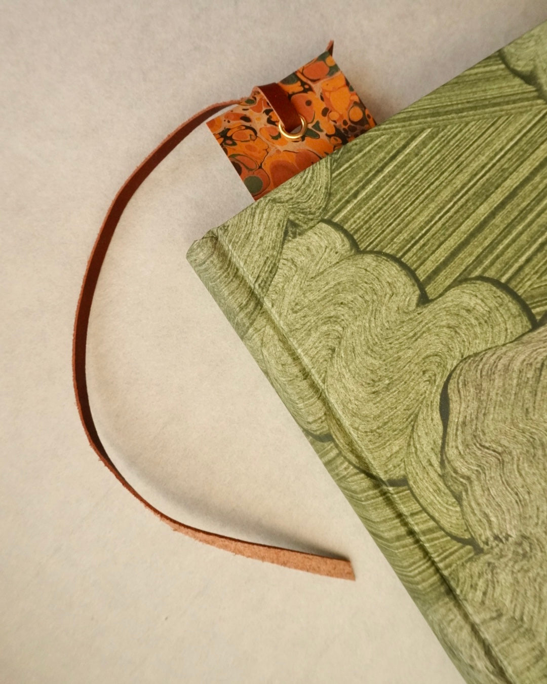 BOOKMARK | marbled leather