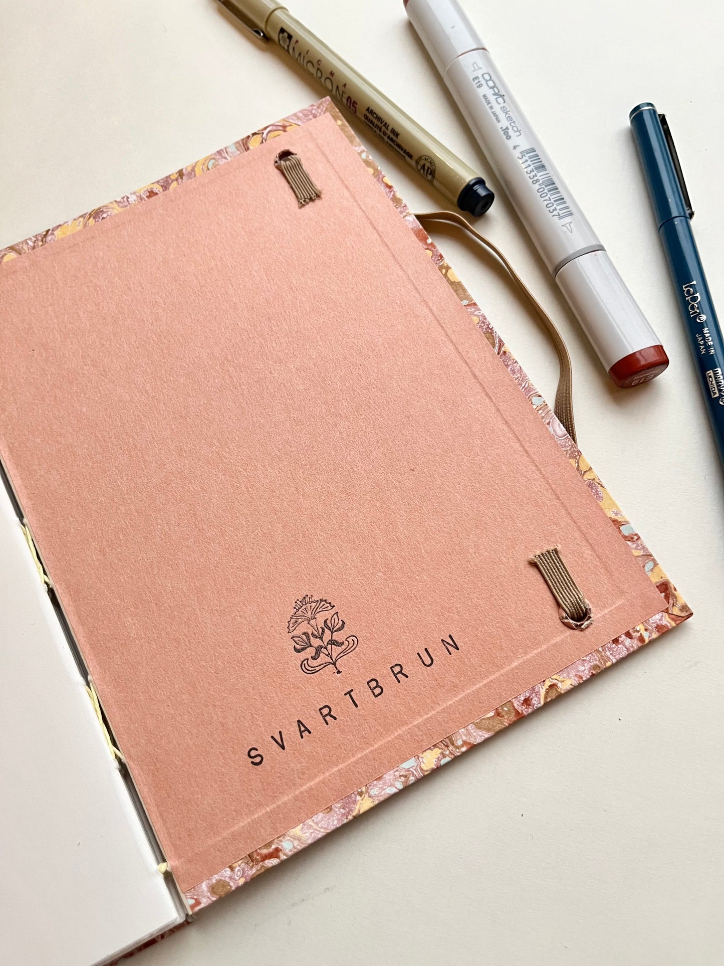 SVARTBRUN CLASSIC NOTEBOOK | marbled | A6+