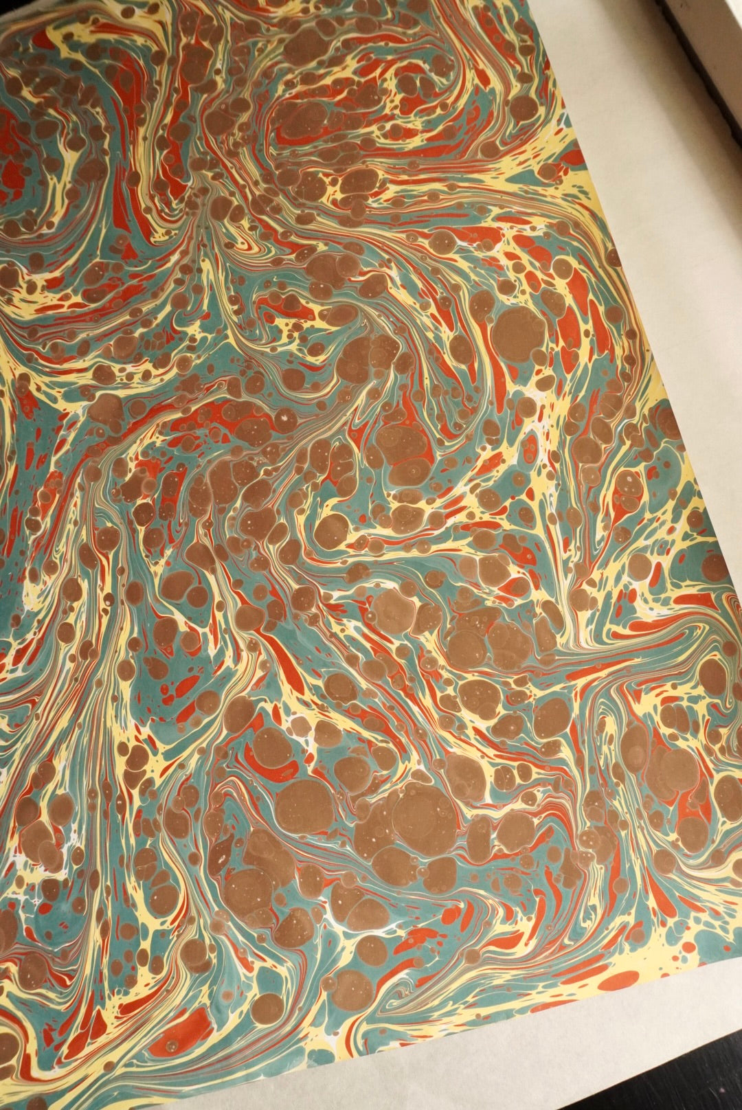 ORIGINAL MARBLED PAPERS | Svartbrun